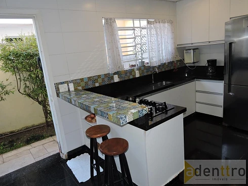 Casa 330m² 4 Quartos sendo 2 Suítes 4 Vagas Quintal e Piscina - Caxingui - Foto 19