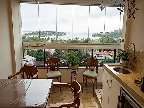 Apartamento de Três Quartos Frente Mar
