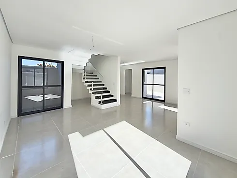 Sobrado Triplex no Uberaba | Terraço com Churrasqueira e Preparação para Jacuzzi - Casa em Uberaba, Curitiba - Foto 5