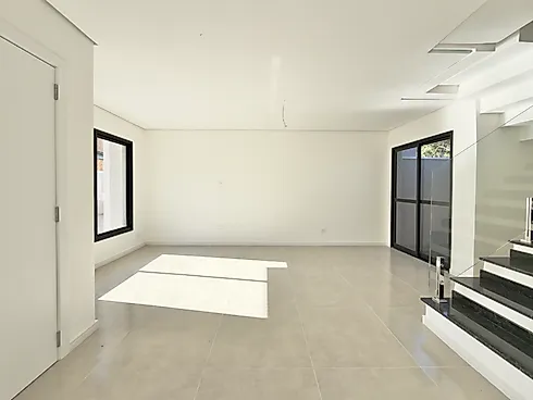 Sobrado Triplex no Uberaba | Terraço com Churrasqueira e Preparação para Jacuzzi - Casa em Uberaba, Curitiba - Foto 4