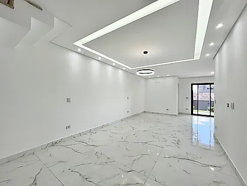 Sobrado de Alto Padrão à Venda no Umbará | 207 m² | 4 Quartos | 1 Suíte | 2 Vagas - Casa em condomínio em Umbará, Curitiba - Foto 5