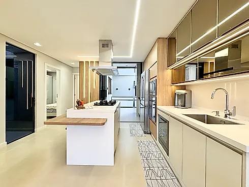 Casa Térrea de Alto Padrão no Umbará | Decorada, Automatizada, Pé-Direito Duplo e 3 Quartos (1 Suíte) - Casa em Umbará, Curitiba - Foto 3