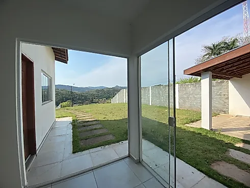 Sobrado geminado em Parque Aquático, Lindóia