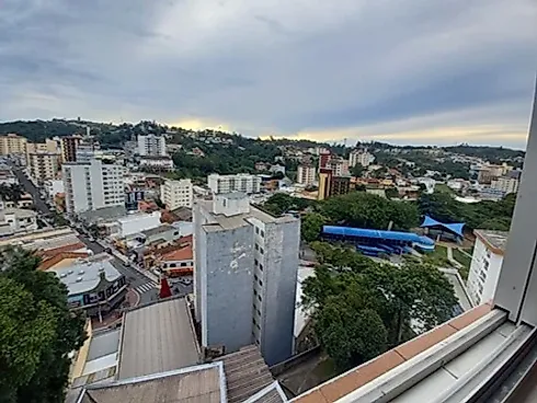 🏙️ Apartamento 3 Dormitórios (2 Suítes) no Centro de Serra Negra – 143m² | 6º Andar | Ed. Bela Vista - Foto 30