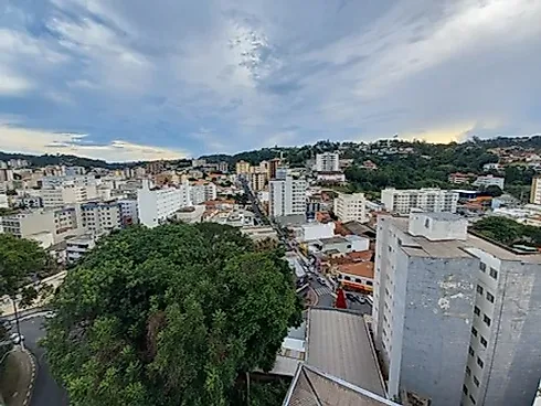 🏙️ Apartamento 3 Dormitórios (2 Suítes) no Centro de Serra Negra – 143m² | 6º Andar | Ed. Bela Vista - Foto 7