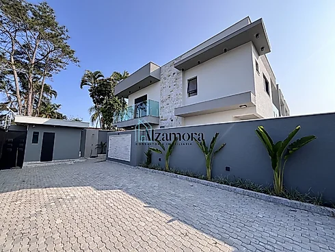 Sobrado geminado em Bopiranga, Itanhaém