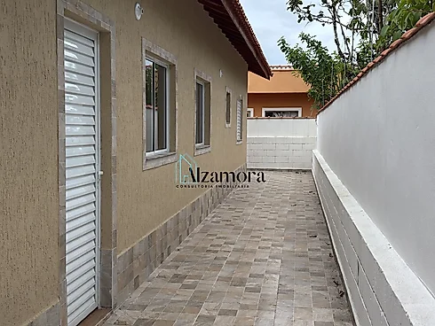 Casa em Jd. Grandesp, Itanhaém