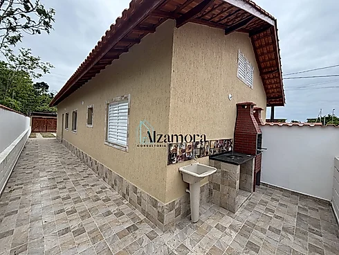 Casa em Jd. Grandesp, Itanhaém