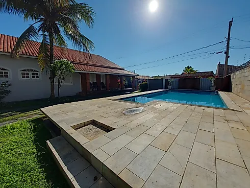Conforto e Espaço: Casa com 4 Dormitórios em Terreno Amplo. - Casa em Cibratel 2, Itanhaém - Foto 2