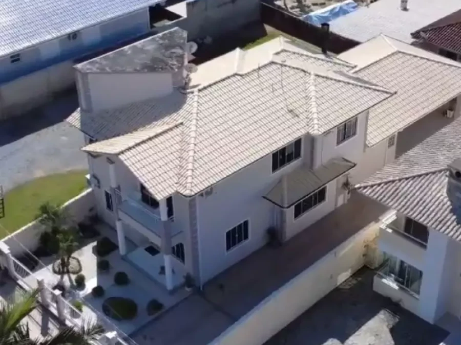 Casa em Alto Aririú, Palhoça. 4 quartos, 260m². Imagem 2 de 29
