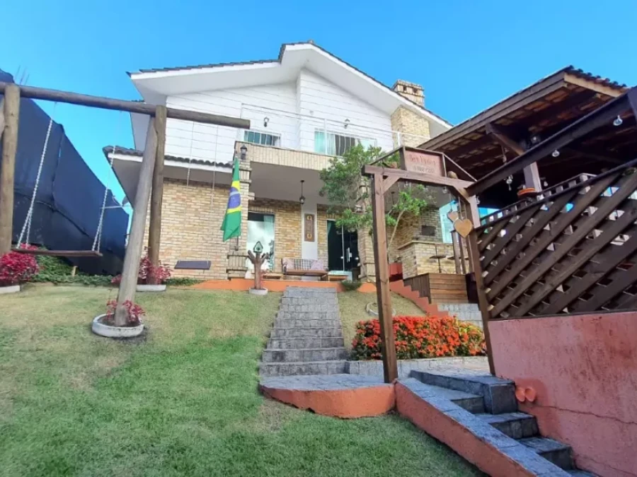 Casa em Pedra Branca, Palhoça. 4 quartos, 0m². Imagem 1 de 28