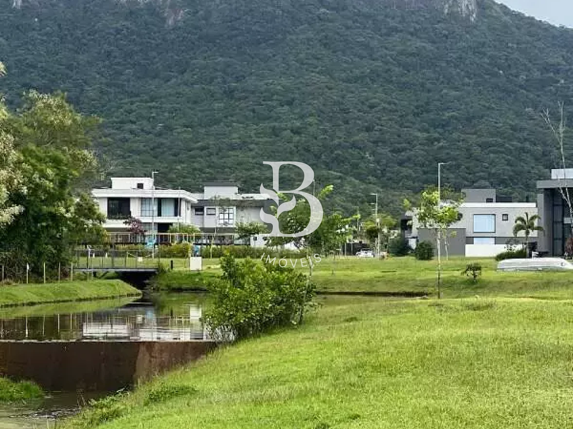 Terreno em Pedra Branca, Palhoça. 0 quartos, 0m². Imagem 1 de 23