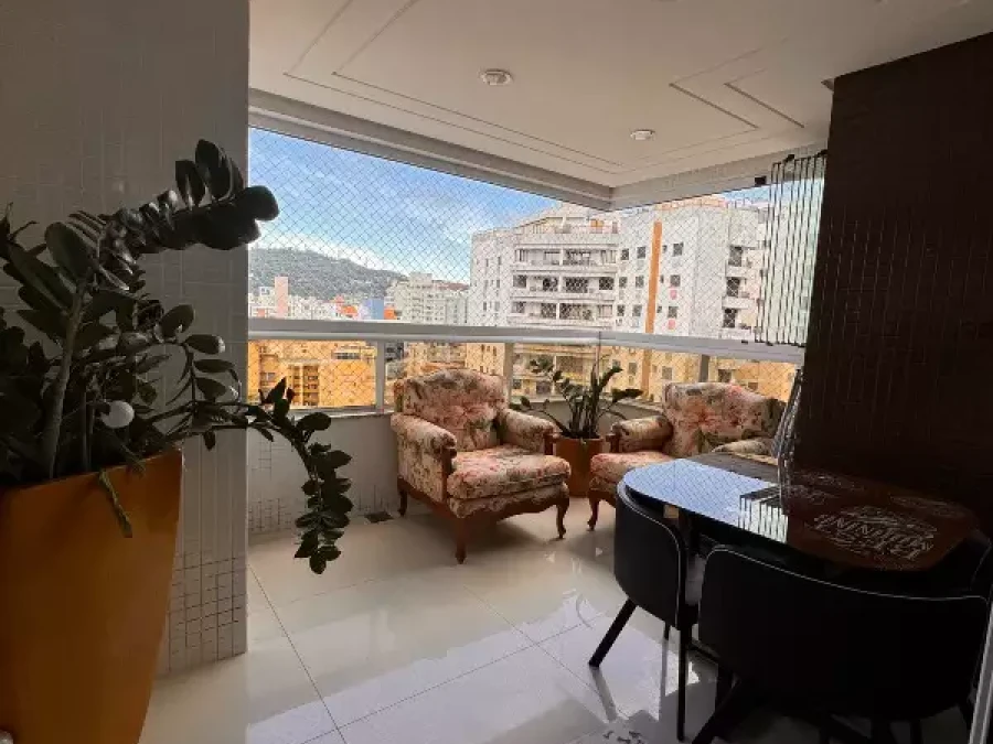 Apartamento em Centro, Florianópolis. 3 quartos, 130m². Imagem 2 de 19