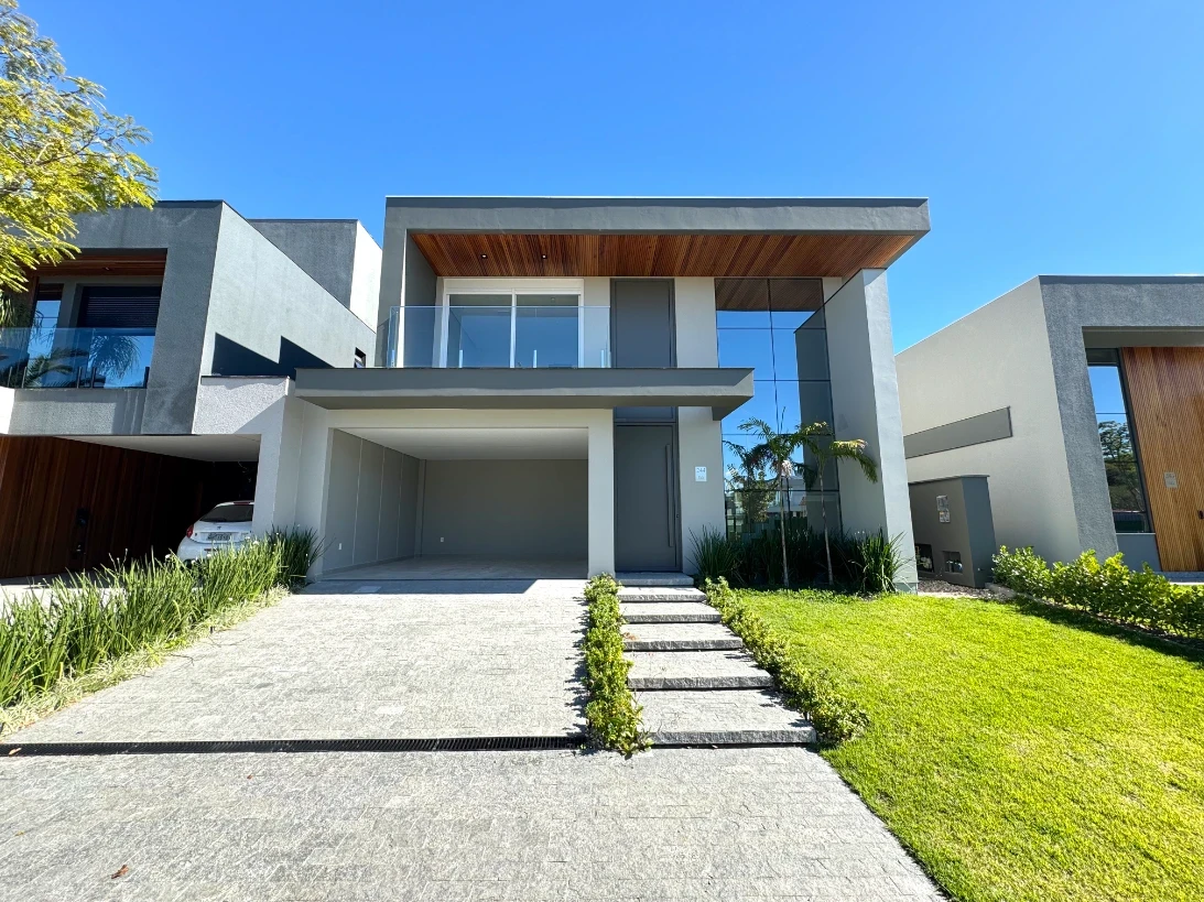 Casa em Pedra Branca, Palhoça. 3 quartos, 241m². Imagem 1 de 17