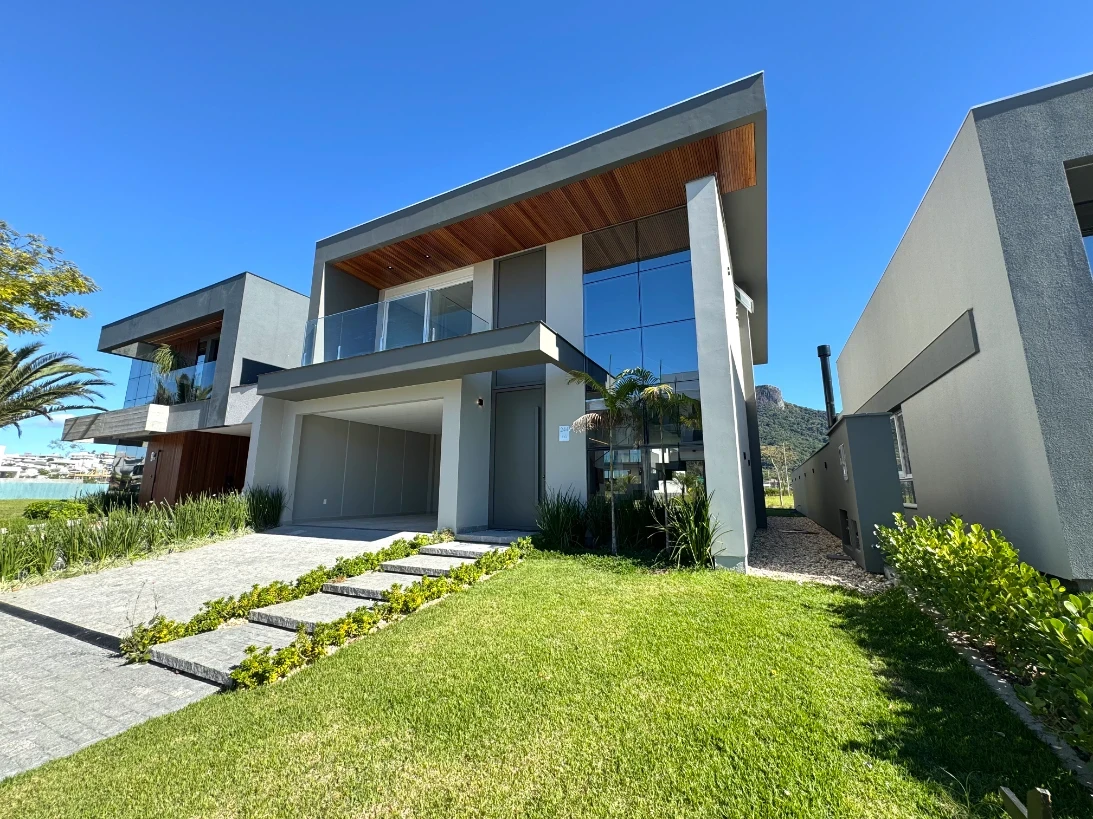 Casa em Pedra Branca, Palhoça. 3 quartos, 241m². Imagem 3 de 17