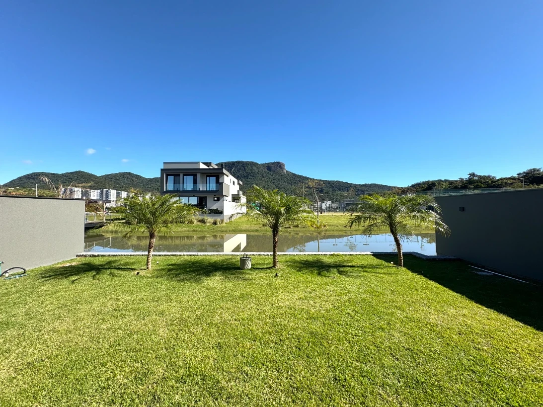 Casa em Pedra Branca, Palhoça. 3 quartos, 241m². Imagem 9 de 17