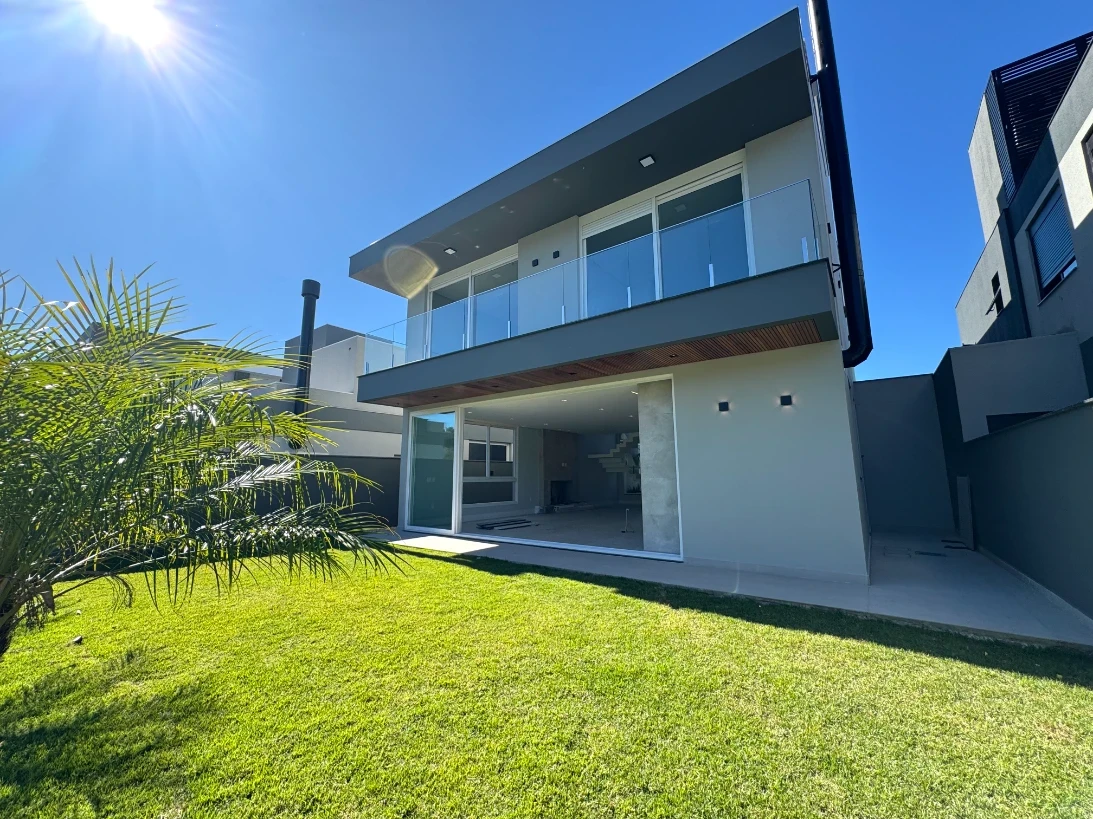 Casa em Pedra Branca, Palhoça. 3 quartos, 241m². Imagem 10 de 17