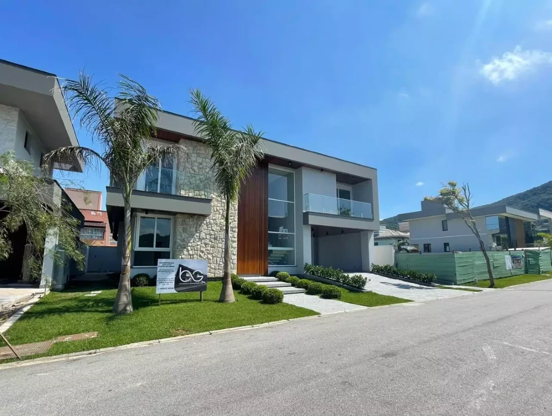 Casa em Pedra Branca, Palhoça. 3 quartos, 263m². Imagem 2 de 22