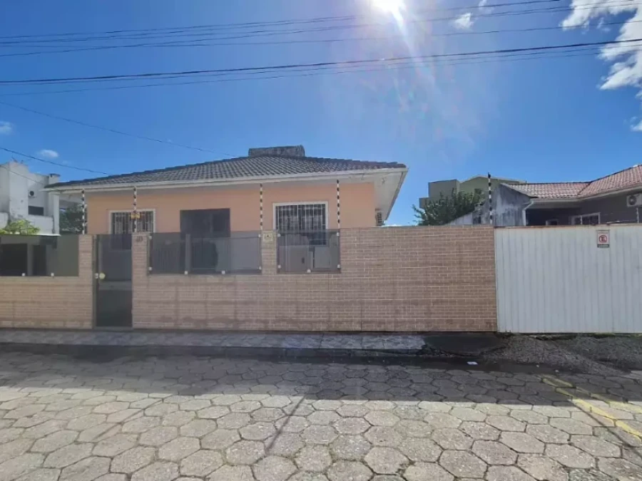 Casa em Ponte do Imaruim, Palhoça. 4 quartos, 0m². Imagem 1 de 19