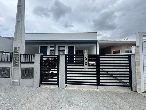Casa Geminada com 2 quartos em Forquilhas, São José