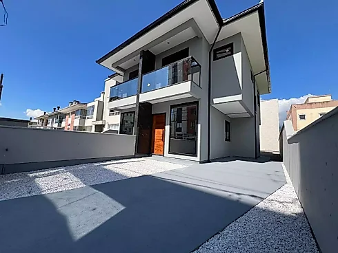 Sobrado geminado em Nova Palhoça, Palhoça