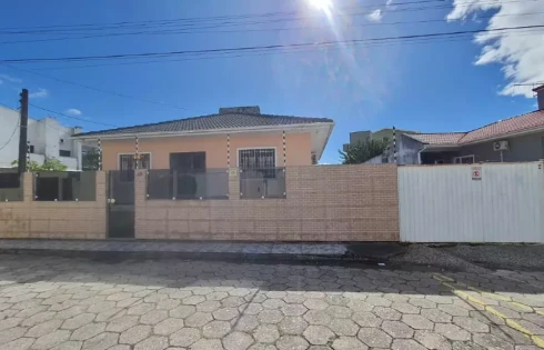 Casa com 4 quartos em Ponte do Imaruim, Palhoça