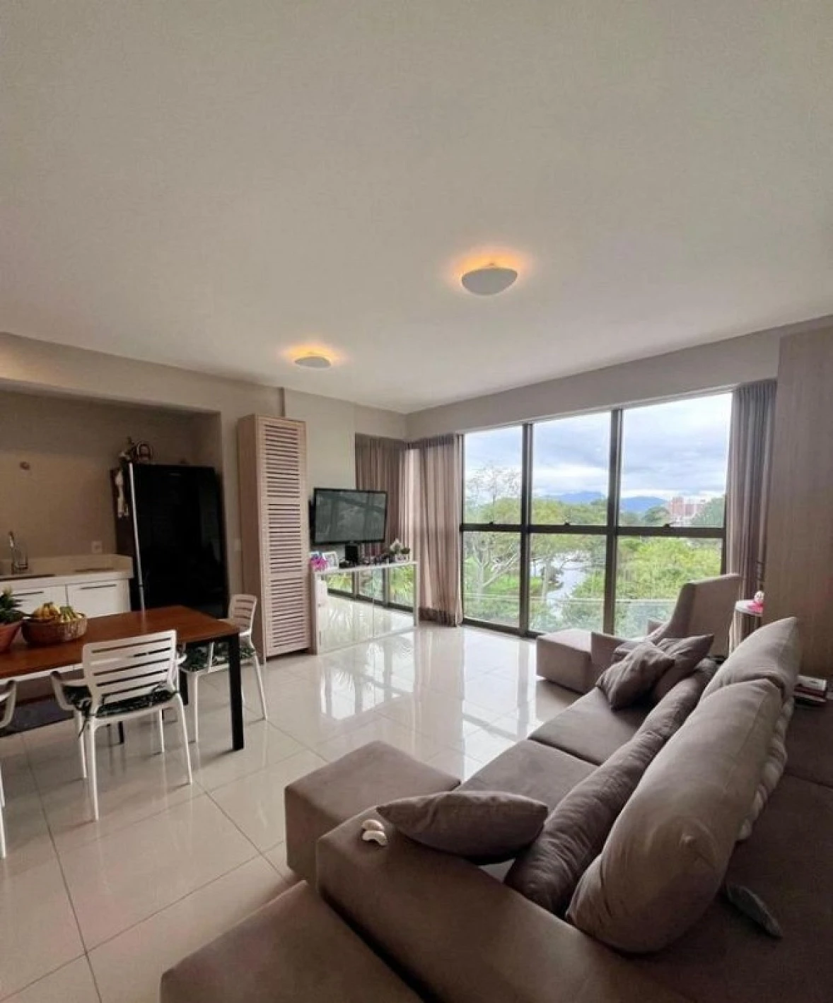 Apartamento com Vista Incrível do Lago Pedra Branca - Foto 8