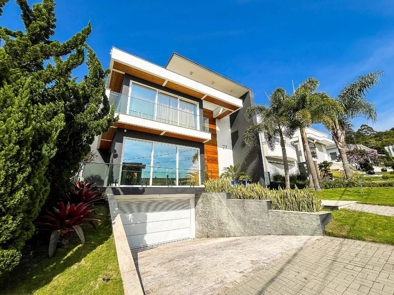 Casa 3 Quartos com 3 Suítes e 340m² - Parque da Pedra