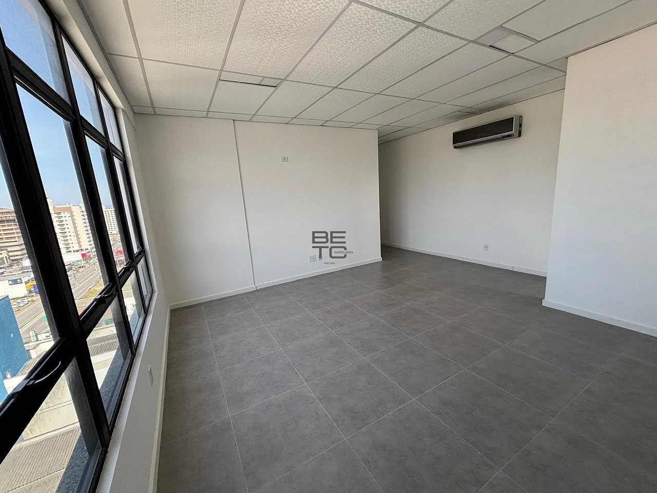 Venda. Sala Comercial Prox. ao Shopping Via Catarina no Coração do Pagani. Palhoça.sc - Foto 6