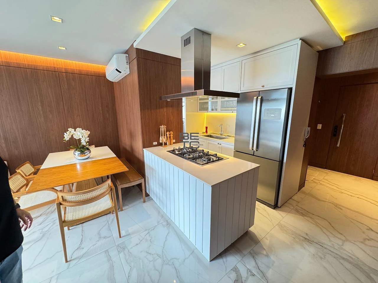 Apartamento à Venda, 3 Dormitórios sendo 1 Suíte- Finamente Mobiliado