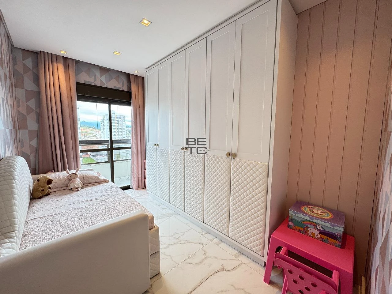 Apartamento à Venda, 3 Dormitórios sendo 1 Suíte- Finamente Mobiliado - Foto 10