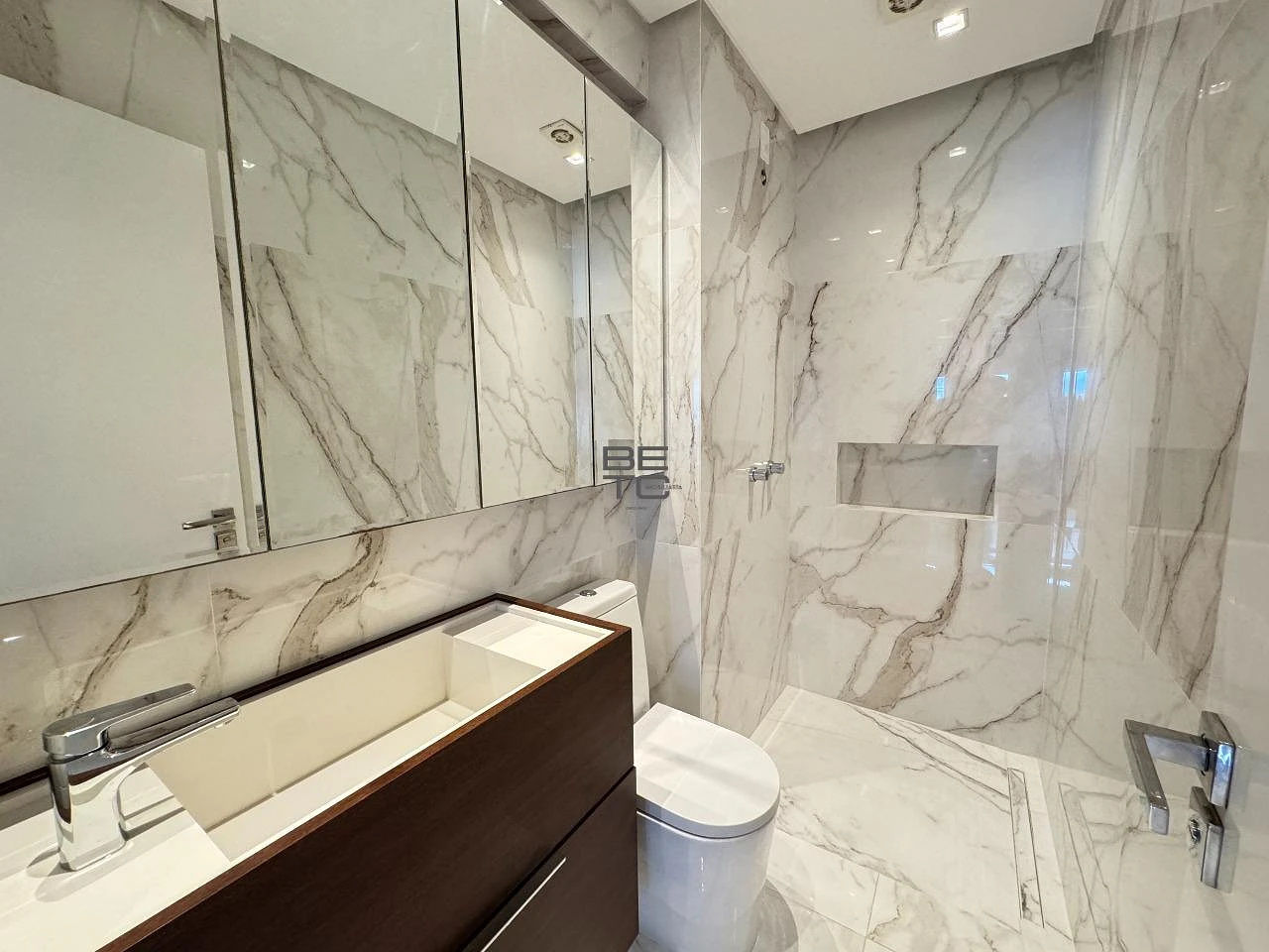 Apartamento à Venda, 3 Dormitórios sendo 1 Suíte- Finamente Mobiliado - Foto 8