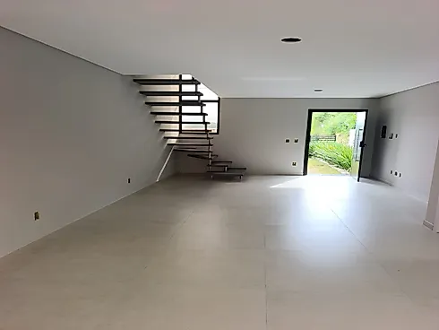 Sobrado geminado em Alto Aririú, Palhoça