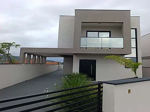Sobrado no Alto Aririu - 2 Dormitórios com Suíte