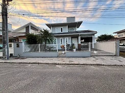 Casa 3 Quartos com 1 Suíte e 200m², Palhoça, Pedra Branca - SC