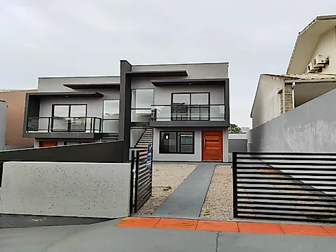 Sobrado geminado em Forquilhas, São José