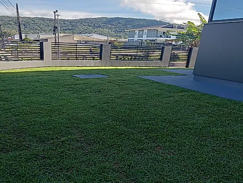 Sobrado geminado em Forquilhas, São José