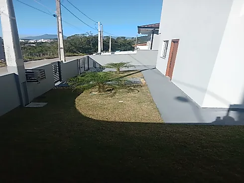 Sobrado geminado em Forquilhas, São José
