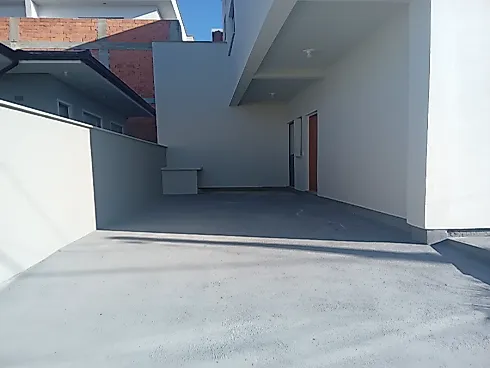 Sobrado geminado em Forquilhas, São José