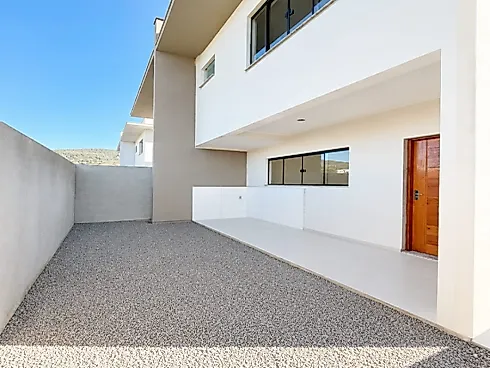 Sobrado geminado em Forquilhas, São José