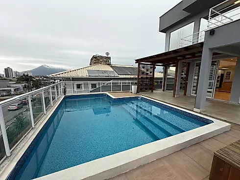 Elegante Casa com Amplo Living Social - Pedra Branca