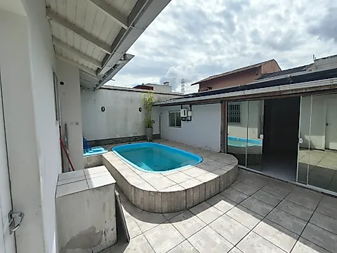 Linda Casa no Bairro Madri Palhoça 2 Dormitórios - Foto 14
