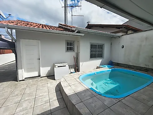 Linda Casa no Bairro Madri Palhoça 2 Dormitórios - Foto 17