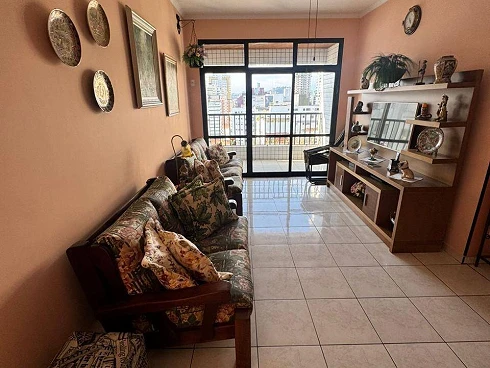Apartamento de 2 Dormitórios com Dependência de Serviço na Quadra da Praia! - Apartamento em Gonzaga, Santos - Foto 2
