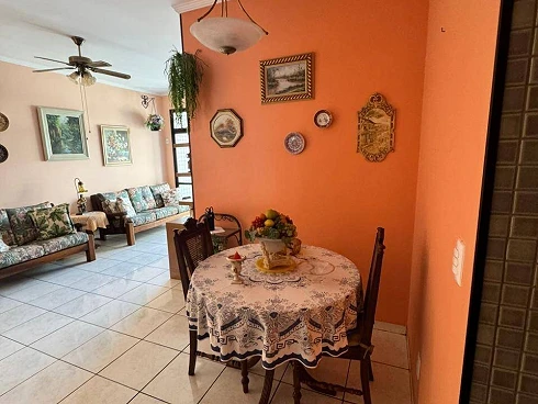 Apartamento de 2 Dormitórios com Dependência de Serviço na Quadra da Praia! - Apartamento em Gonzaga, Santos - Foto 4