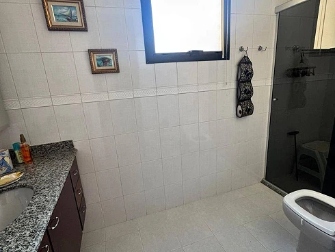 Apartamento de 2 Dormitórios com Dependência de Serviço na Quadra da Praia! - Apartamento em Gonzaga, Santos - Foto 5