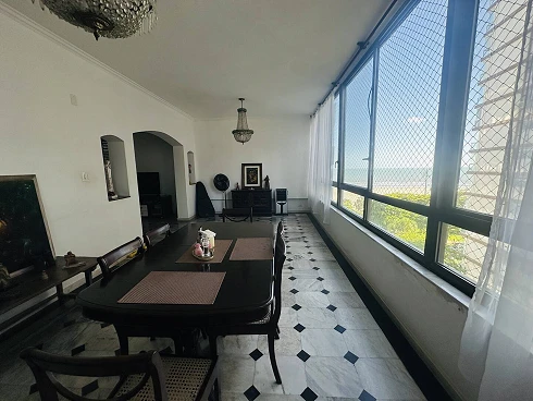 Apartamento com 4 Dormitórios, Vista Lateral para o Mar na Quadra da Praia! - Apartamento em Gonzaga, Santos - Foto 1