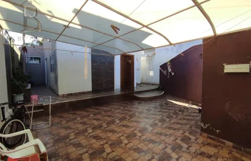 Casa em Conjunto Habitacional Lindomar Gomes de Carvalho, Marília