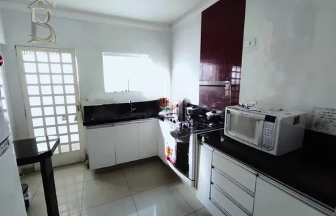 Casa em Conjunto Habitacional Lindomar Gomes de Carvalho, Marília
