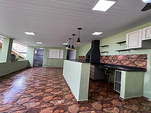 Casa 3 Quartos com 1 Suíte e 182m² - Jardim Bandeirantes